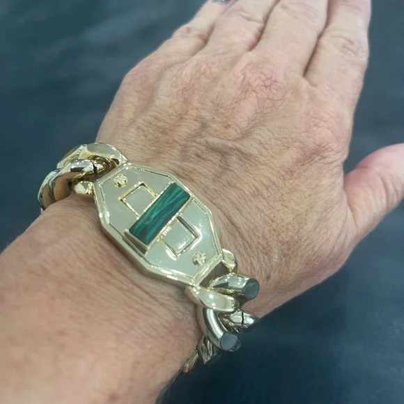 Never worn CC Skye chain bracelet with green stone on closure! - Picture 3 of 6